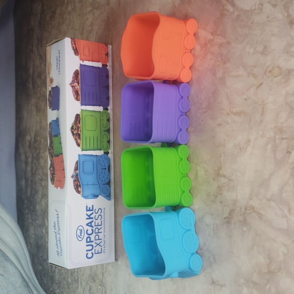 LIKE NEW Cupcake Express 4 car silicone rubber trains molds